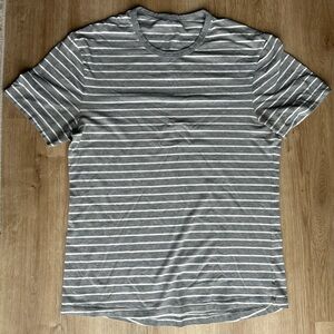 Men’s lululemon Gray Striped Short Sleeve Tee